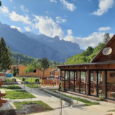 Hotel Jezerca Theth Buitenkant foto