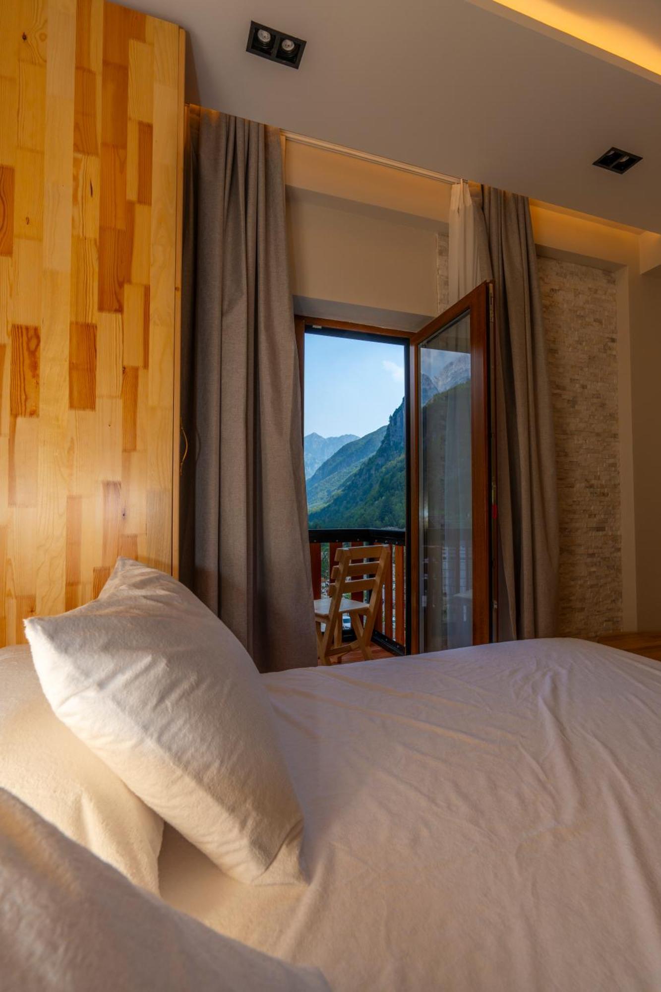 Hotel Jezerca Theth Buitenkant foto